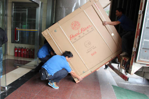 麻栗坡钢琴贵重工艺品无忧运